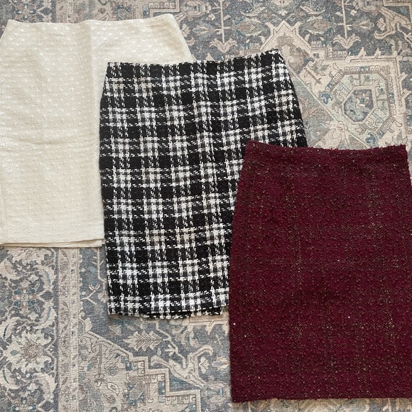 Ann Taylor Factory white skirt with silver polka dots- Size 8P - Picture 3 of 3